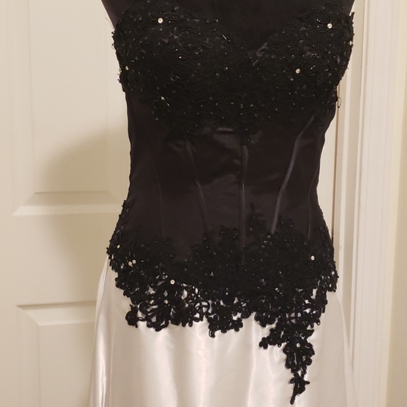🖤🤍Blk&Wht Satin Formal Sz8🤍🖤 - Picture 2 of 13